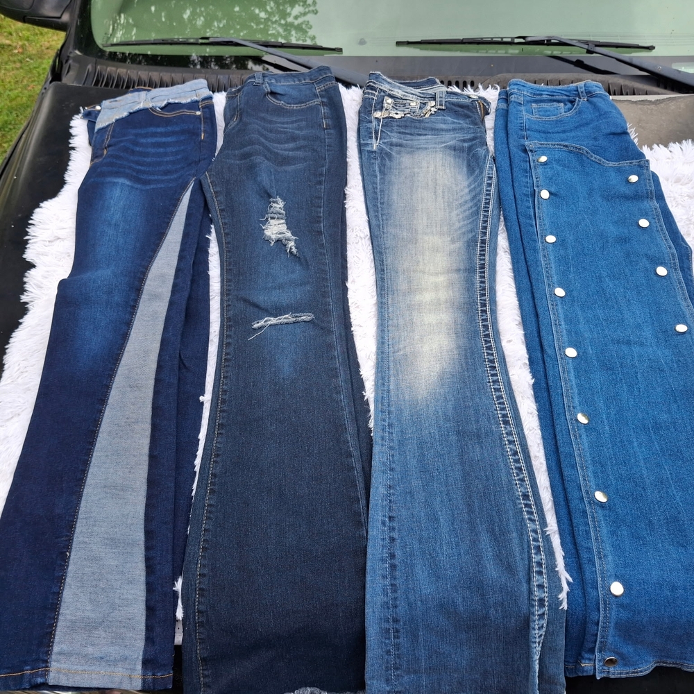 Stylish Women's Blue Jeans Collection *(Get 12 Pairs*)